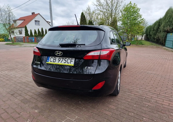 Hyundai I30 cena 23800 przebieg: 243300, rok produkcji 2013 z Urzędów małe 37